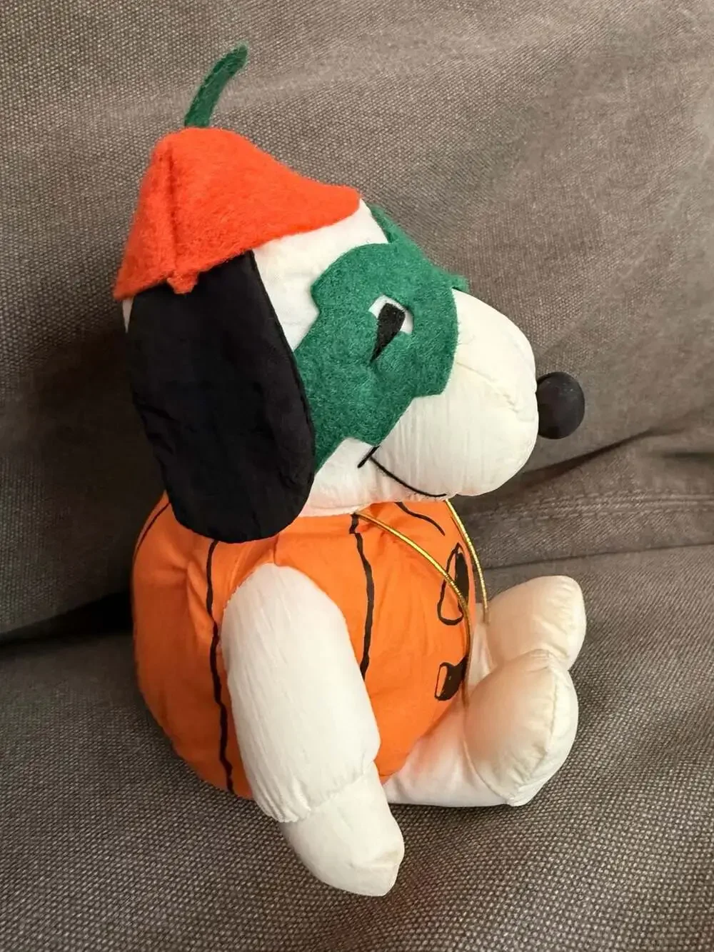 Vintage Peanuts Whitman's Halloween Snoopy Plush in Pumpkin Costume with Green M